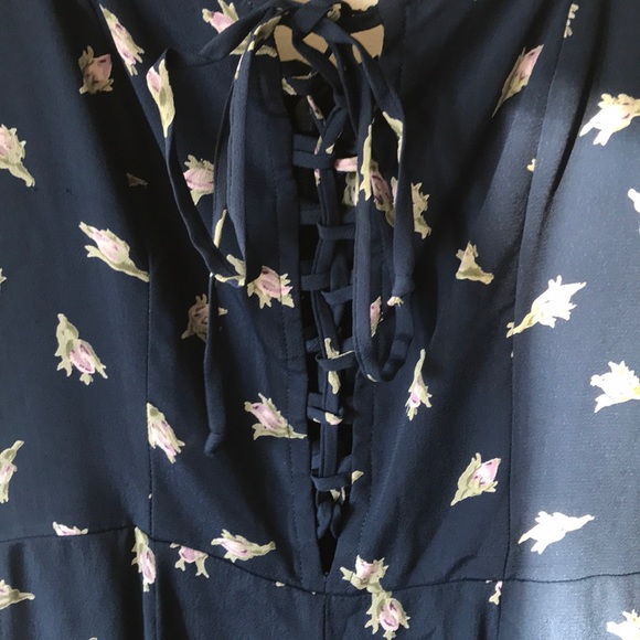 Flynn Skye blue floral jumpsuit sz med tie front - Picture 4 of 8